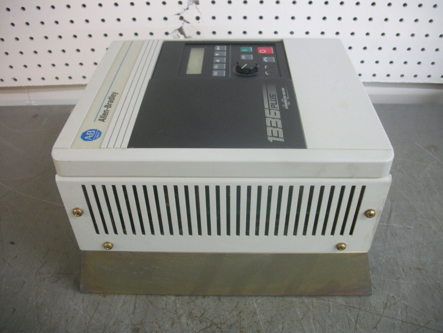 ALLEN-BRADLEY 4.8KVA 1336 PLUS SENSORLESS VECTOR AC DRIVE 1336S-BRF30-AA-EN4-L6