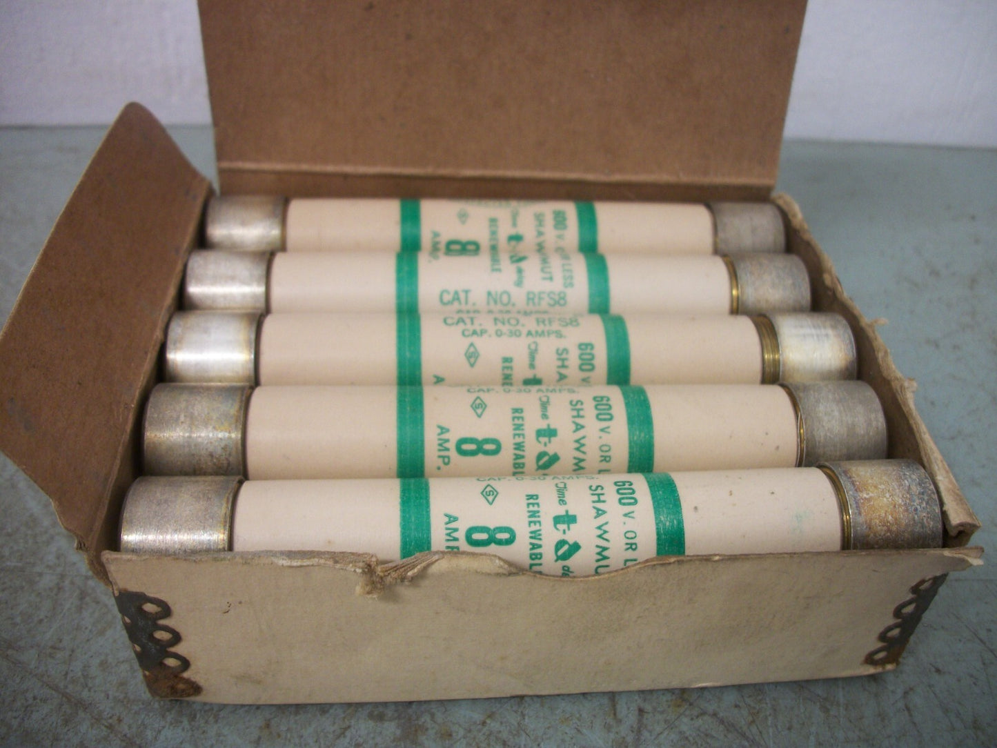 SHAWMUT BOX OF 10 RENEWABLE FUSES RFS8 8AMP 600VOLT NIB