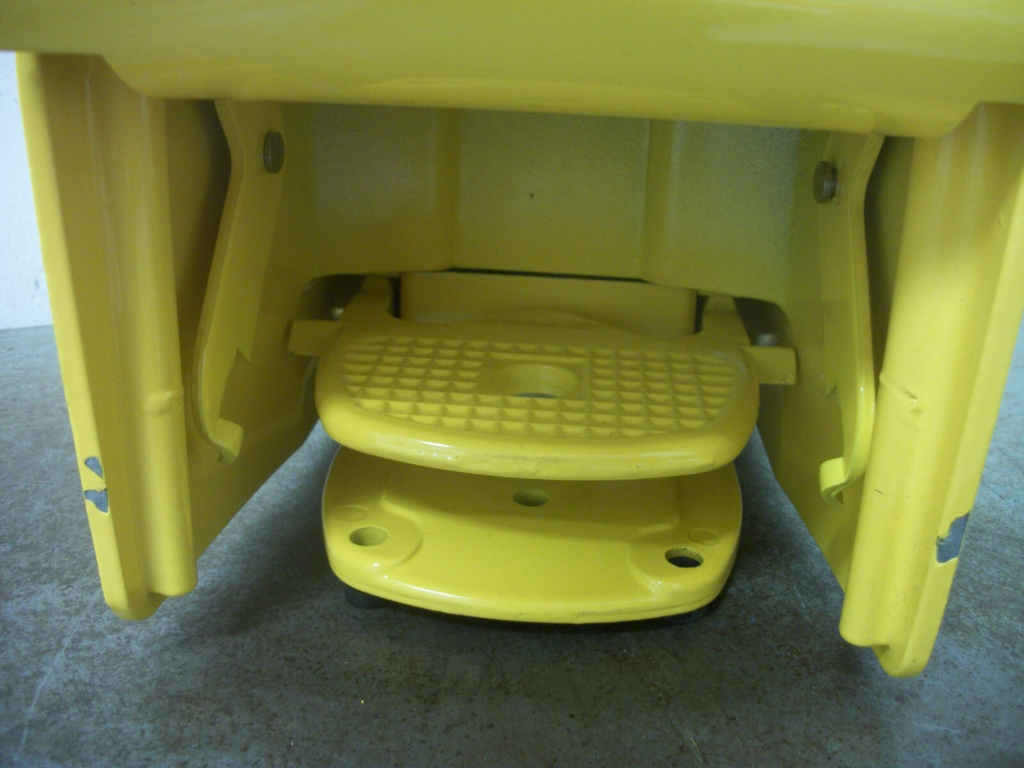 SQUARE D YELLOW FOOT SWITCH 9002AW117 600VOLT NIB