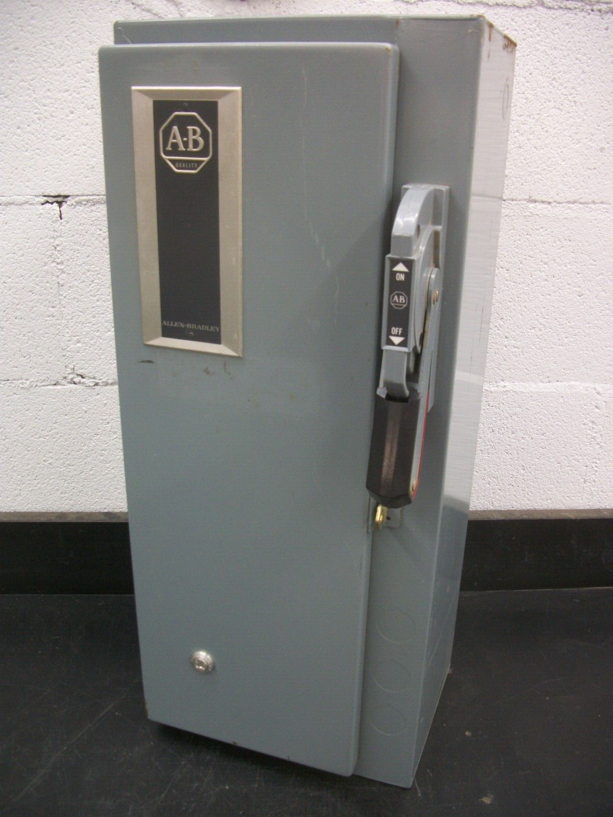 ALLEN-BRADLEY STARTER COMBO SIZE 1 TYPE 1 509-BOD 120VCOIL 30AMP FUSIBLE