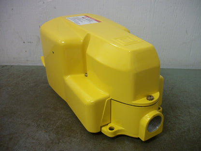 SQUARE D YELLOW FOOT SWITCH 9002AW117 600VOLT NIB