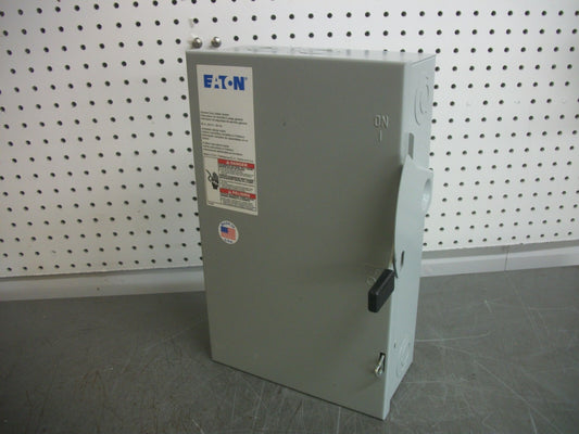 CUTLER-HAMMER DISCONNECT TYPE 1 DG322UGB 60AMP 240VOLT NON-FUSIBLE NOB