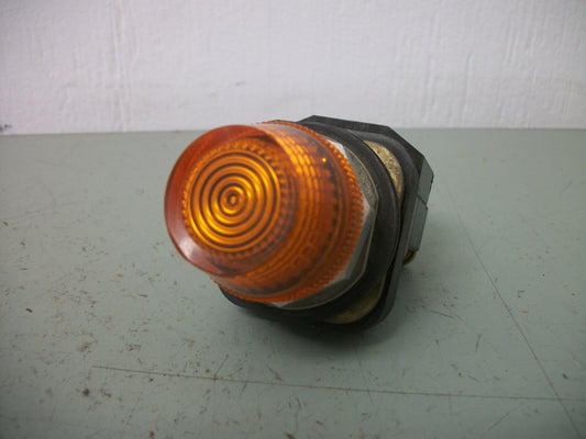 ALLEN-BRADLEY AMBER ILLUMINATED INDICATOR LIGHT 800T-P16 120VOLT