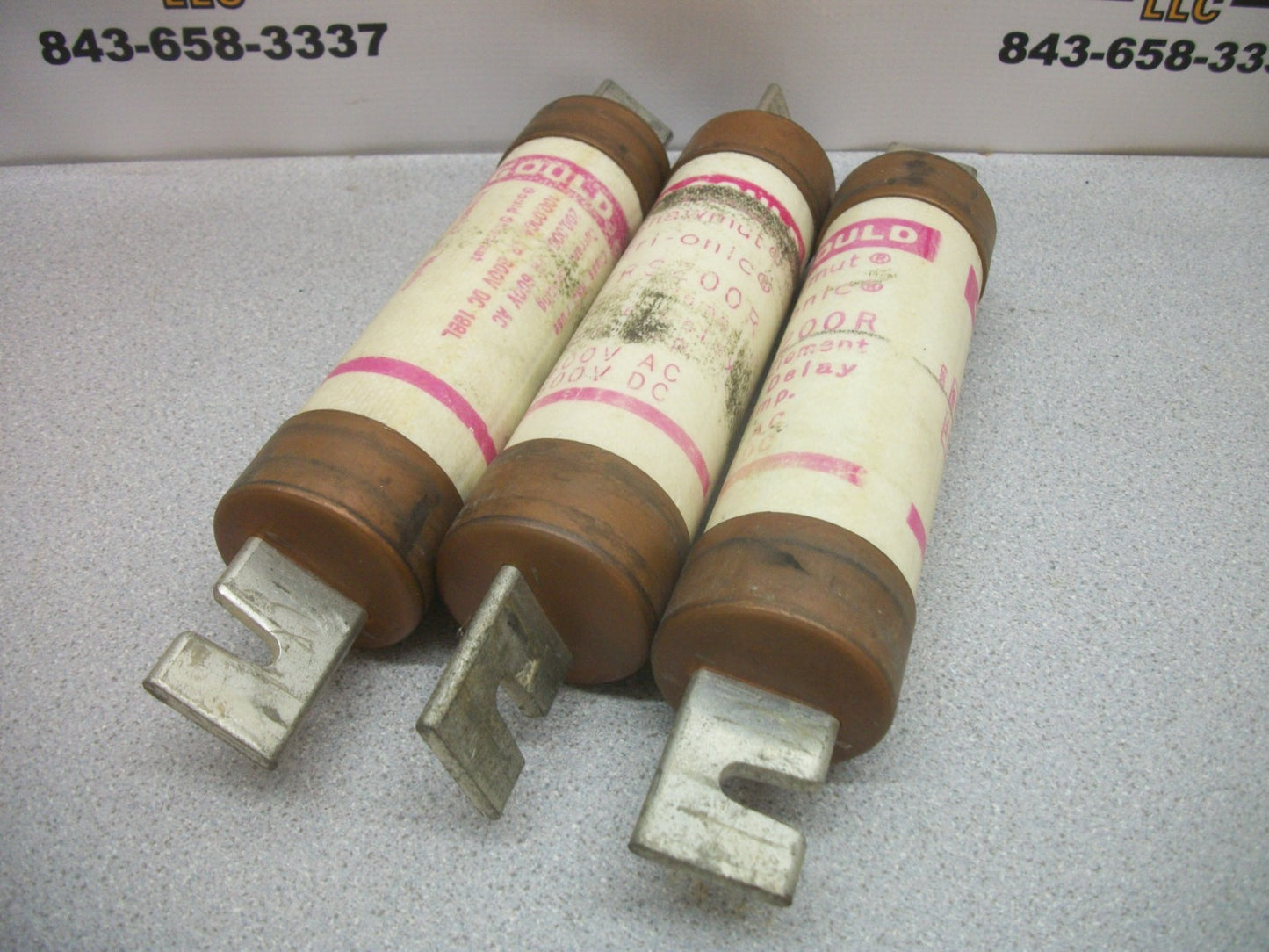 GOULD SHAWMUT LOT OF 3 TRI-ONIC FUSES TRS200R 200AMP 600VOLT