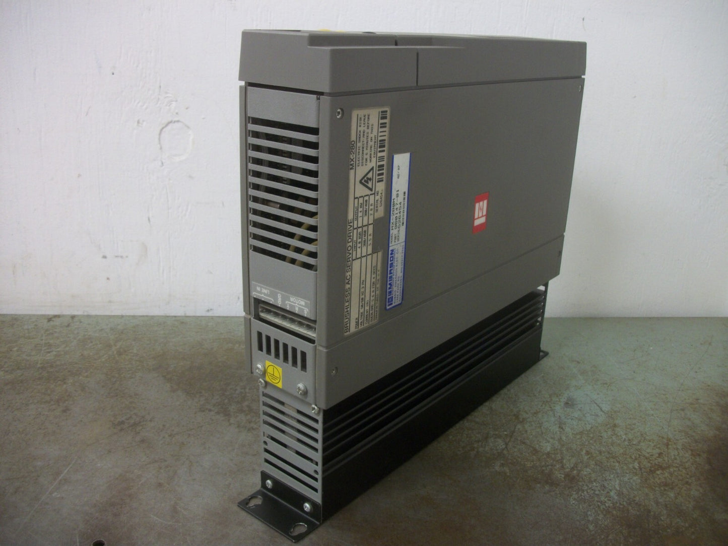 EMERSON MX-280 1.4KW BRUSHLESS AC SERVO DRIVE MX-280M 960147-01 380/460VOLT