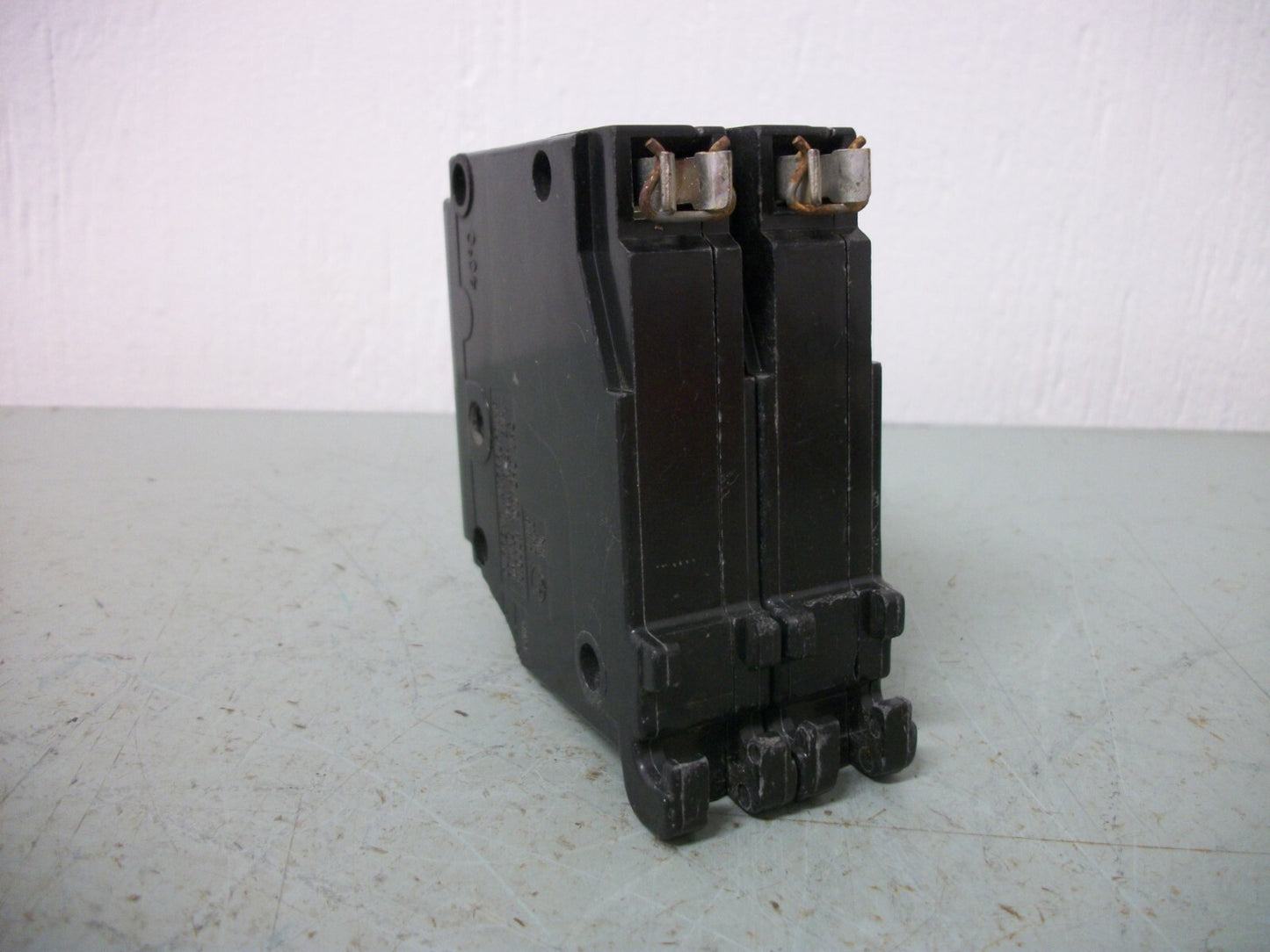CUTLER-HAMMER CH CIRCUIT BREAKER CH230 30AMP 240VOLT 2POLE CHIPPED