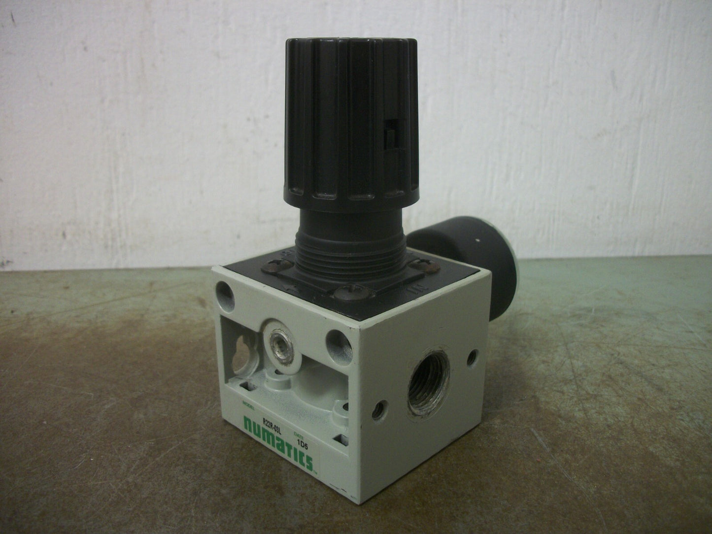 NUMATICS PNEUMATIC PRESSURE REGULATOR R22R-03L 0-125PSIG