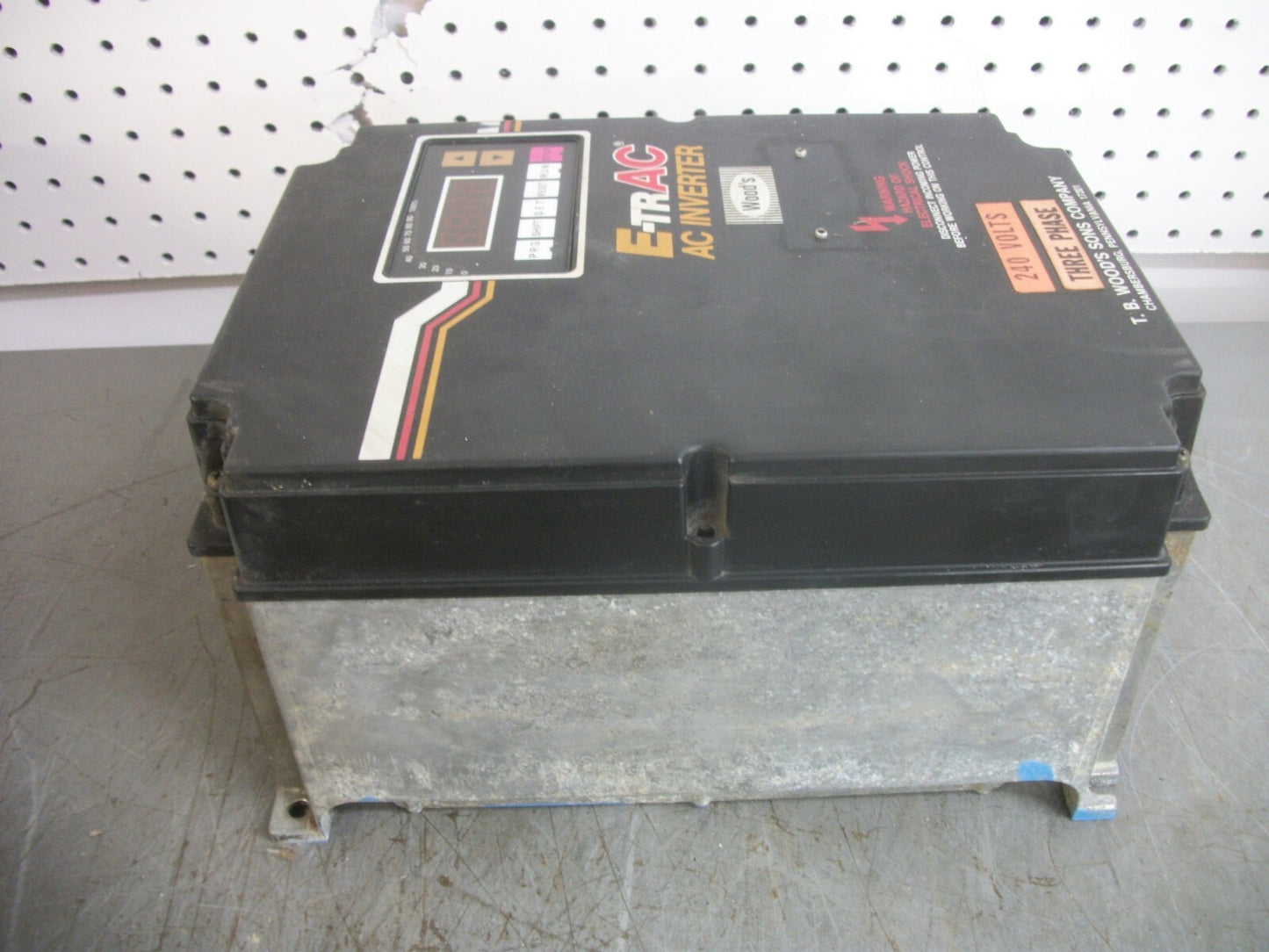 TB WOOD'S E-TRAC 2HP AC INVERTER DRIVE AFC2002-0B2 3KVA 230VOLT 3PH 8AMP