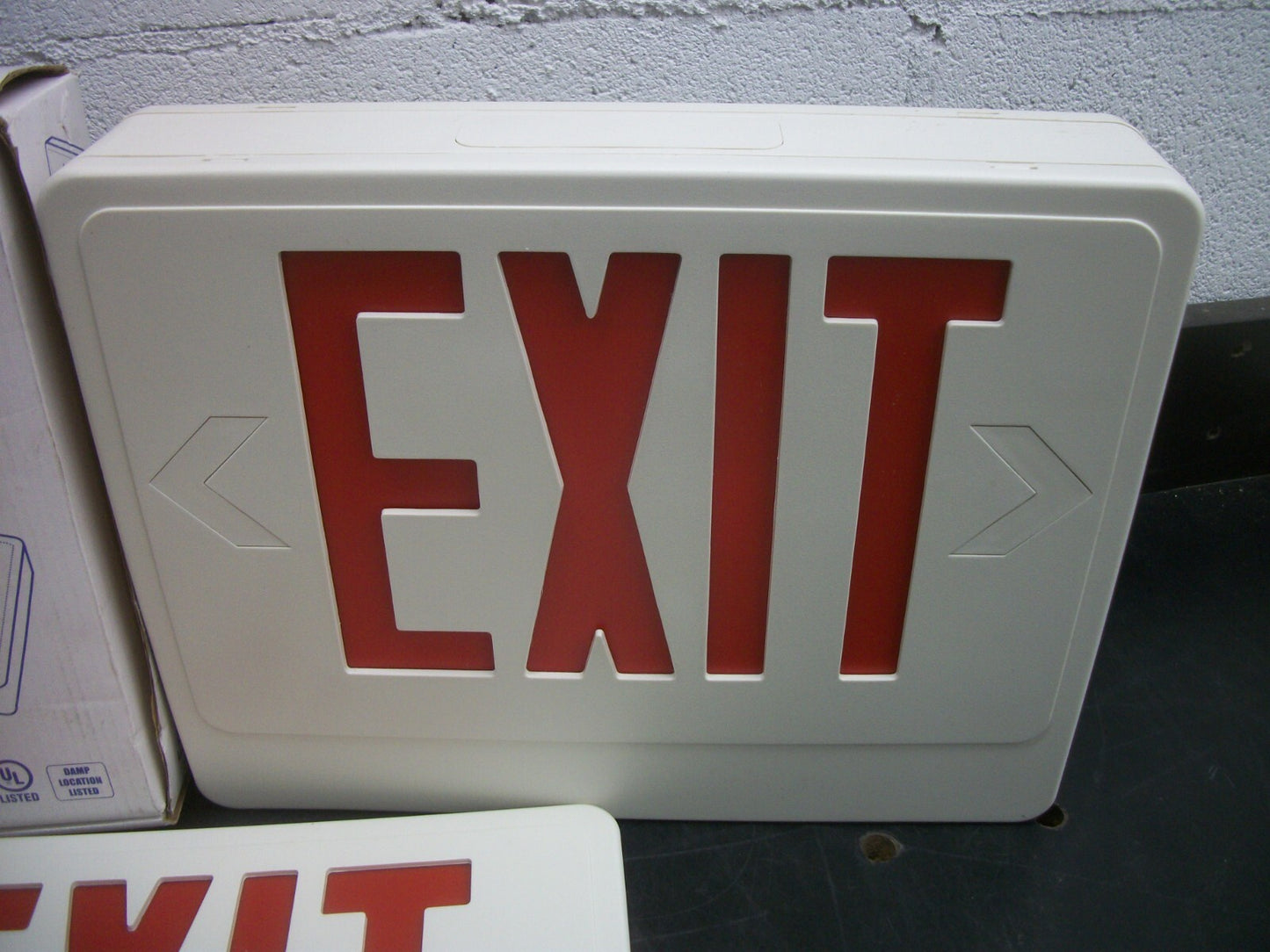 UNIVERSAL EMERGENCY EXIT LIGHTING FIXTURE EZXTEU2RWEMRC NIB