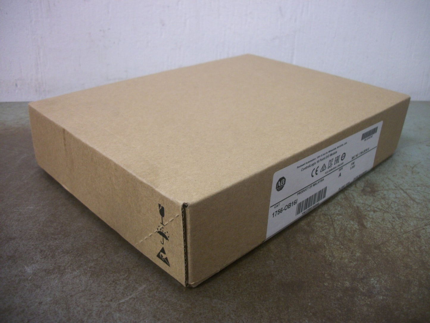 ALLEN-BRADLEY CONTROLLOGIX 32PT 12/24VDC D/O OUTPUT MODULE 1756-OB32 NIB
