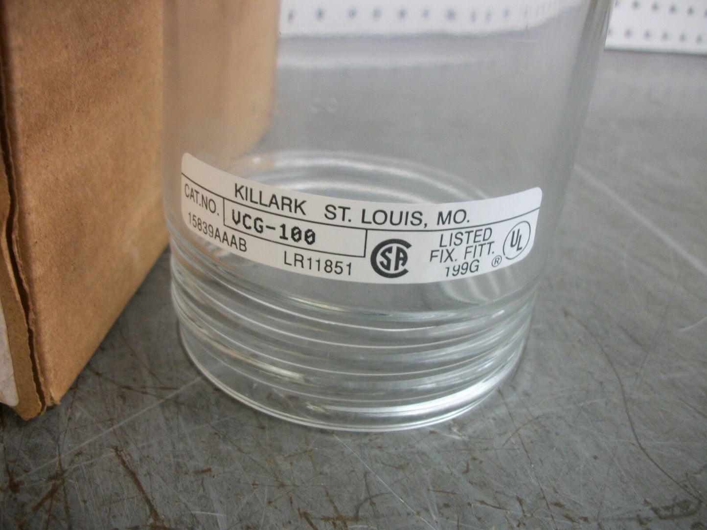 HUBBELL KILLARK 100 WATT SIZE CLEAR GLASS GLOBE VCG-100 NIB