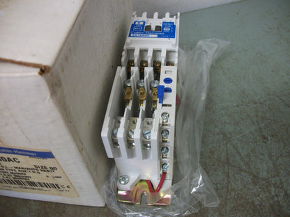 CUTLER-HAMMER SIZE 00 MOTOR STARTER AN16AN0AC 9AMP 120VCOIL 3PH 600V 2HP NIB