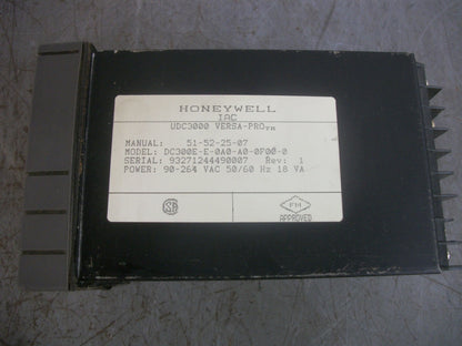 HONEYWELL UDC3000 VERSA-PRO TEMPERATURE CONTROLLER DC300E-E-0A0-A0-0F00-0