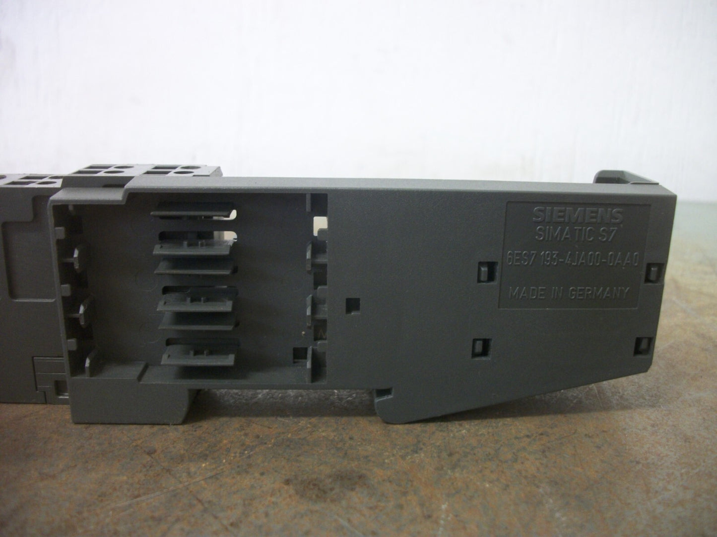 SIEMENS SIMATIC S7 ET200S TERMINAL MODULE 6ES7 193-4CA40-0AA0 W/END CAP