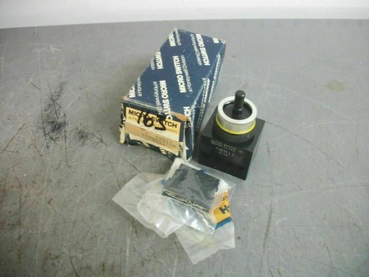 HONEYWELL MICRO SWITCH MOMENTARY PUSHBUTTON PWM11 NIB