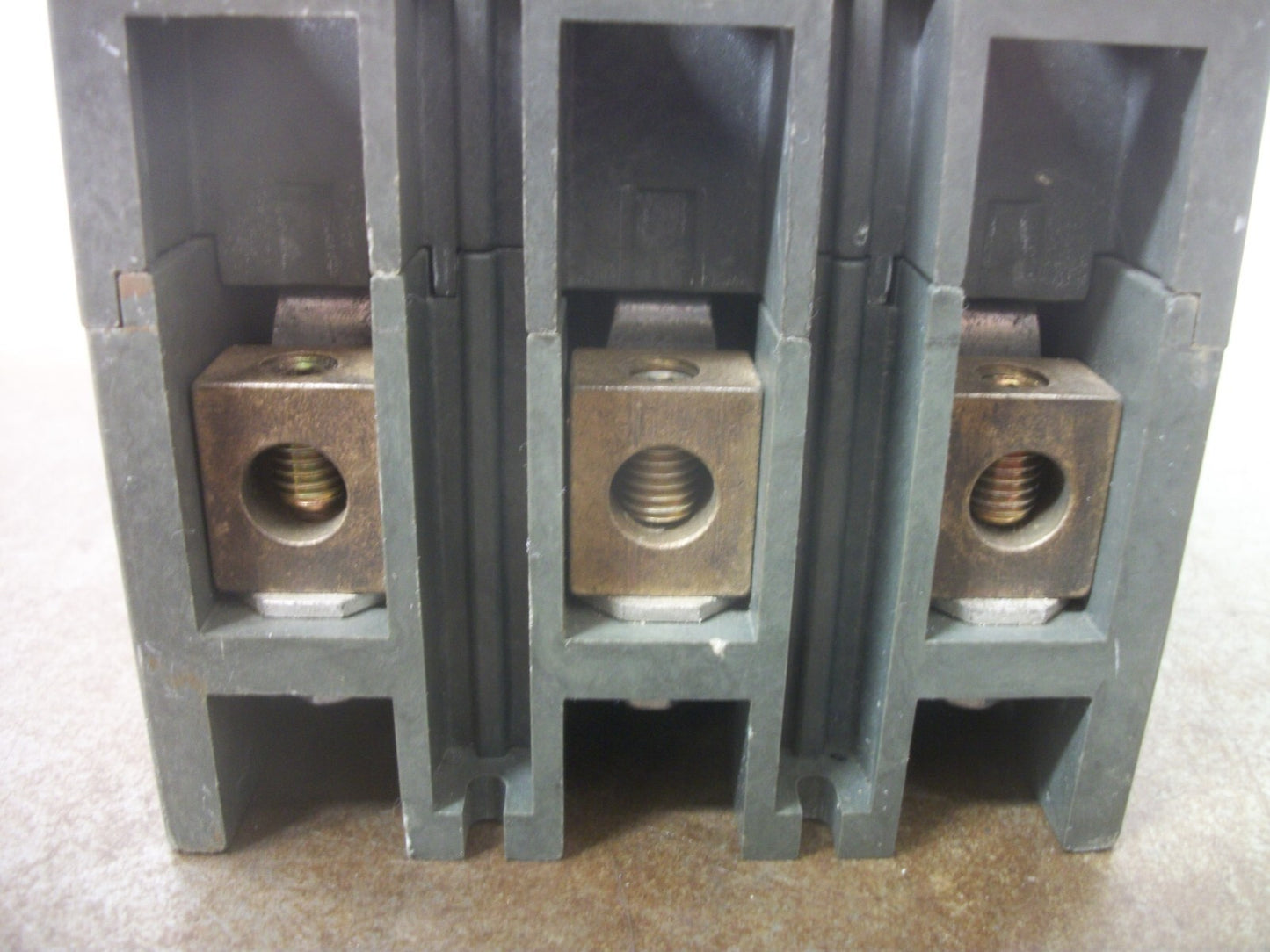 SIEMENS 3VN5 CIRCUIT BREAKER 3VN5200-0FT00 100AMP 660VOLT 3POLE NOB