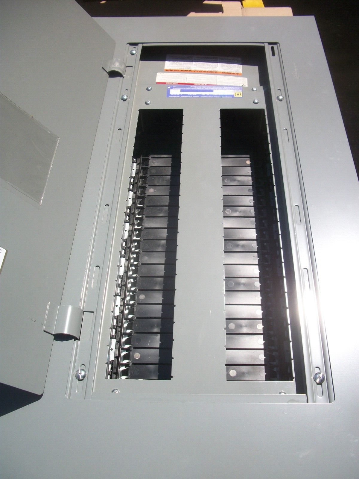 SQUARE D NF LOAD CENTER PANELBOARD 12381360280040001 100AMP 208Y/120VOLT 3PH NOB