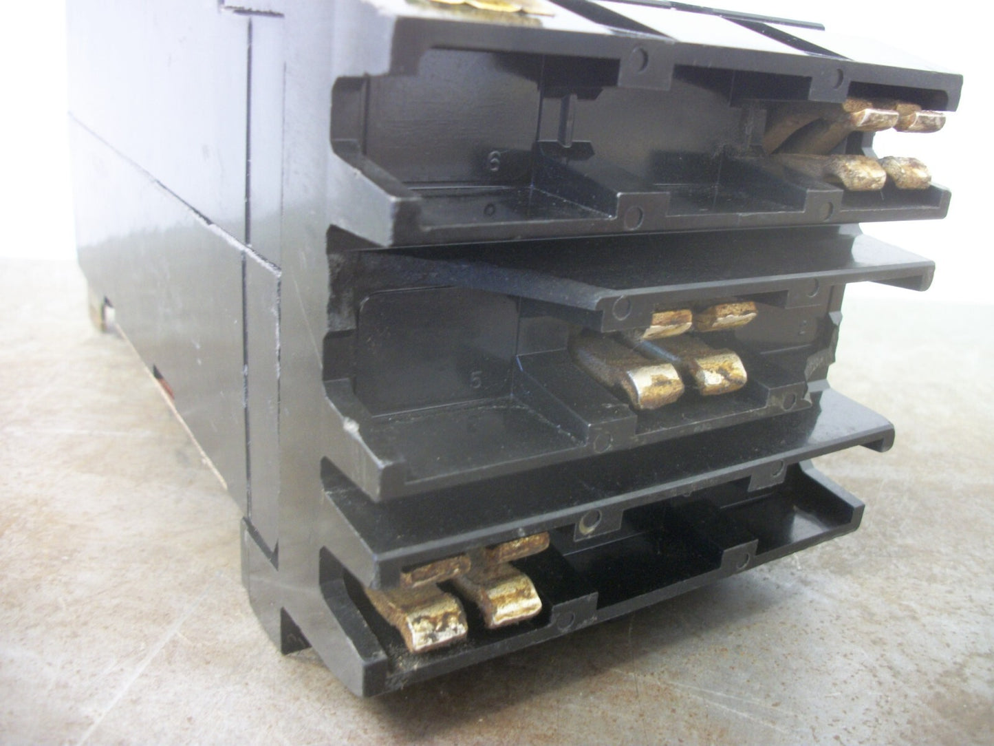 SQUARE D I-LINE KA CIRCUIT BREAKER KA36225 225AMP 600VOLT 3POLE GRAY CHIPPED