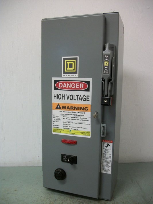 SQUARE D STARTER COMBO SIZE 0 TYPE 1 8536SBO2S 120VCOIL 30AMP FUSIBLE