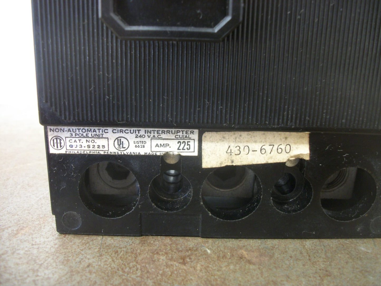 SIEMENS ITE ET88577 QJ3 CIRCUIT BREAKER QJ3S225 225AMP 240VOLT 3POLE W/SHUNT NOB