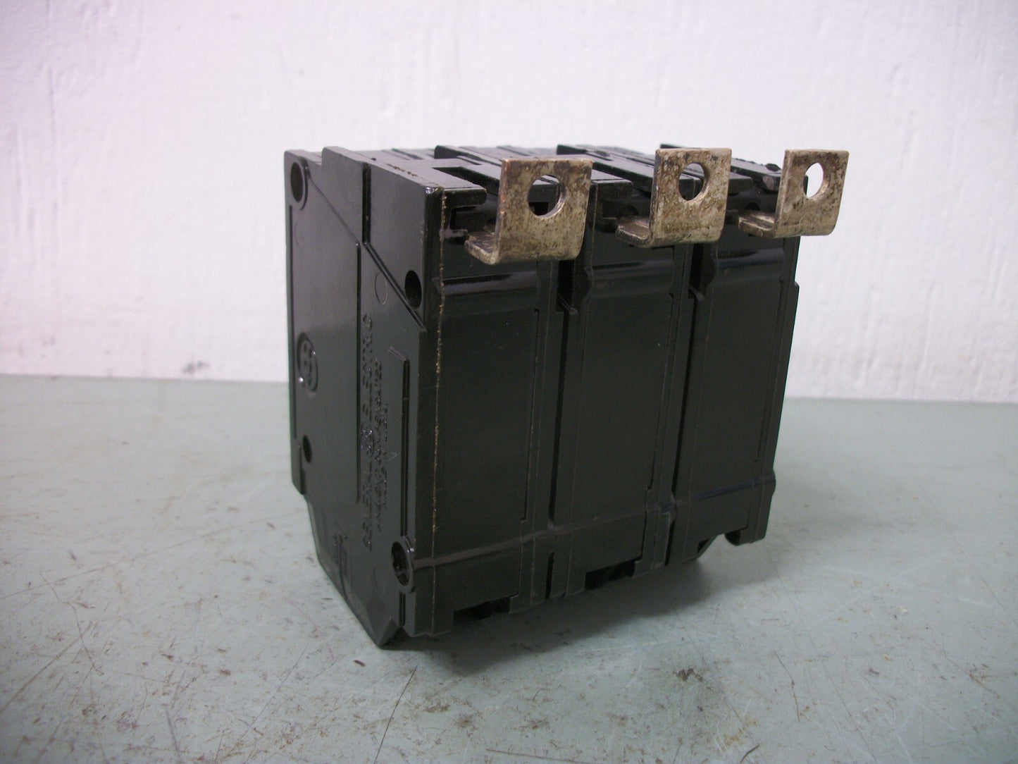 GE THQB CIRCUIT BREAKER THQB32040 40AMP 240VOLT 3POLE OLD NOB