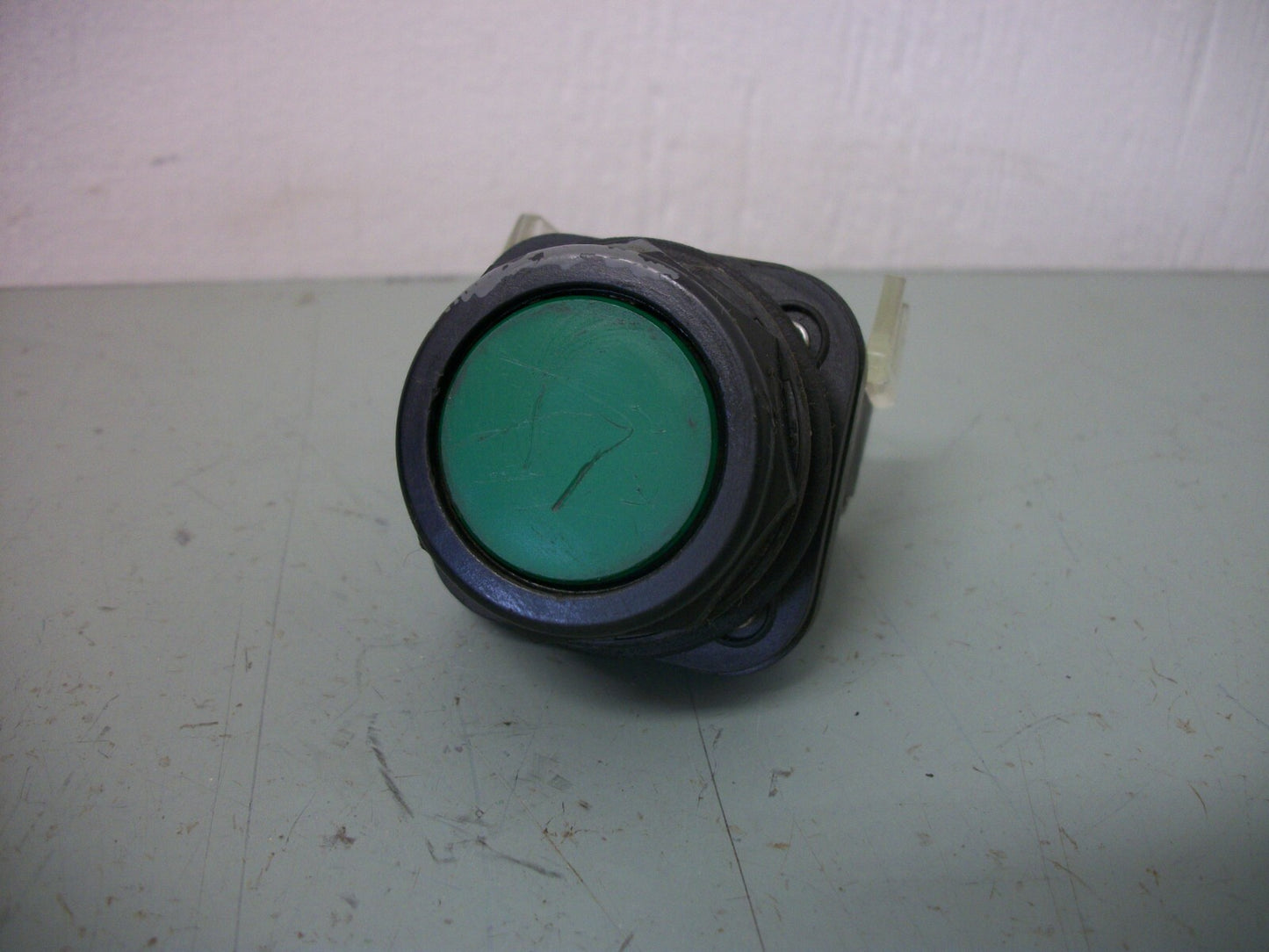 ALLEN-BRADLEY GREEN FLUSH MOMENTARY PUSHBUTTON 800H-AR...F