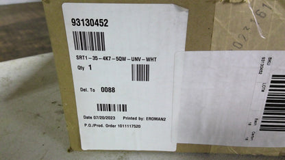 HUBBELL 93130452 WHITE STANDARD PARKING GARAGE LIGHT SRT1-35-4K7-5QW-UNV-WHT NIB