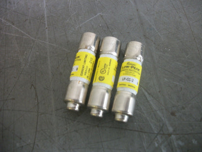 BUSSMANN LOT OF 3 LOW-PEAK FUSES LP-CC-2 2AMP 600VOLT NOB