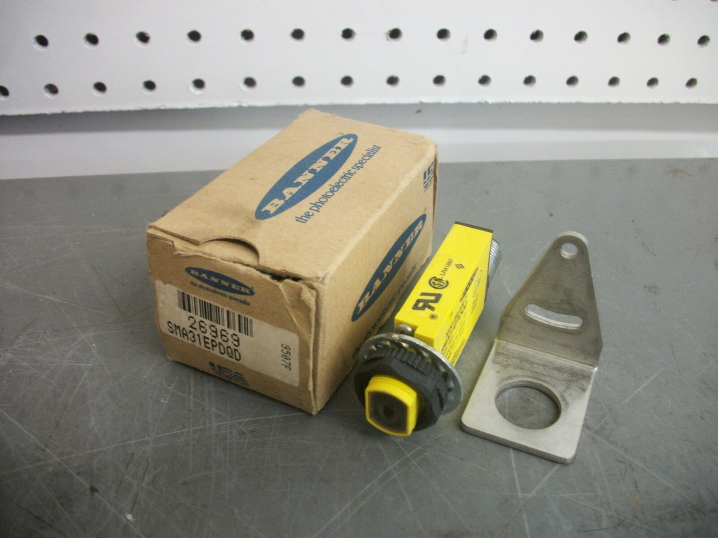 BANNER MINI-BEAM PHOTOELECTRIC SENSOR SMA31EPDQD NIB