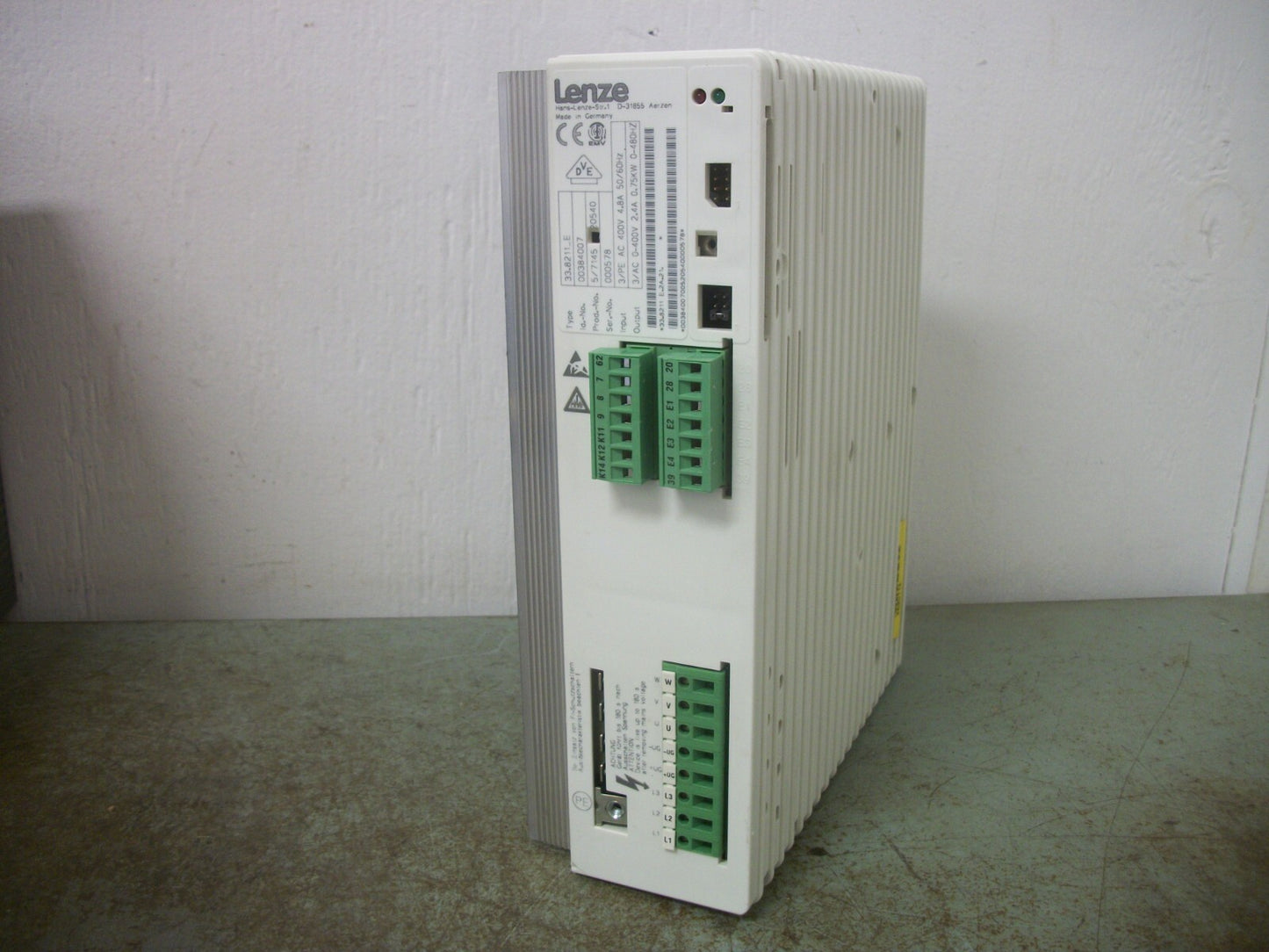 LENZE 33.8211_E 0.75KW FREQUENCY INVERTER DRIVE 00384007 400VOLT 2.4AMP