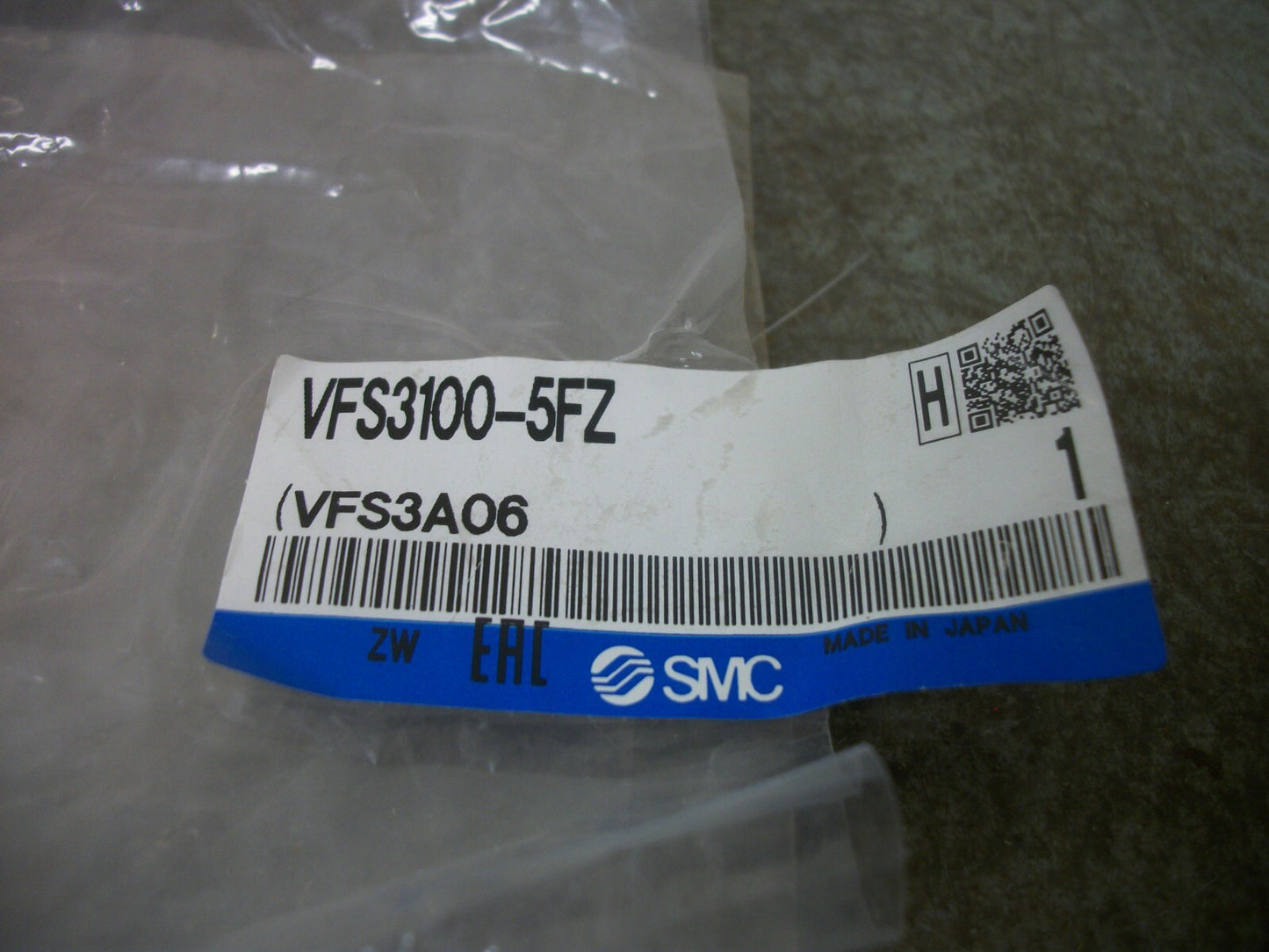 SMC SOLENOID VALVE VFS3100-5FZ 21-26VDC NEW
