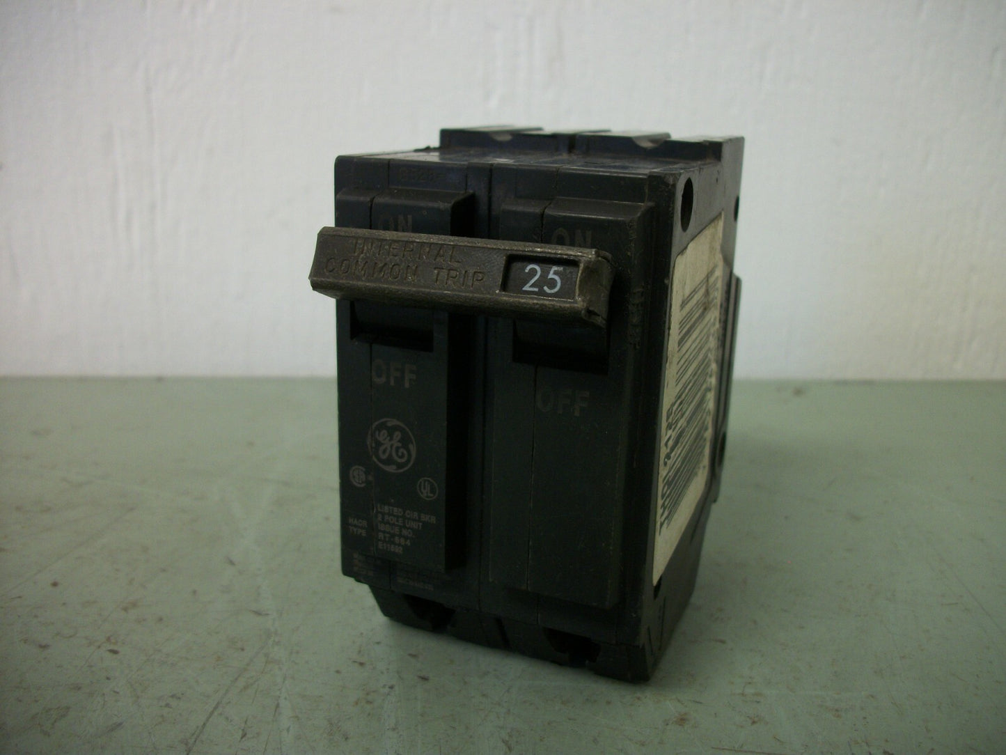 GE THQL CIRCUIT BREAKER THQL2125 25AMP 240VOLT 2POLE OLD