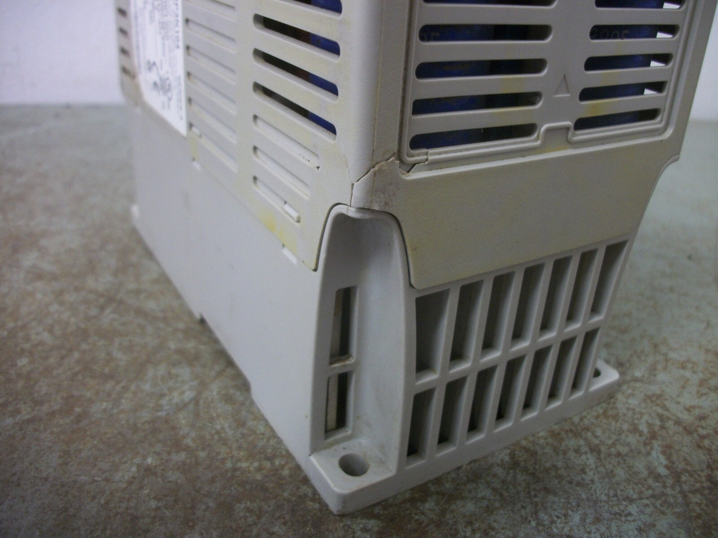 ALLEN-BRADLEY POWERFLEX 4 1HP AC DRIVE 22A-D2P3N104 460VOLT 3PH 2.3AMP