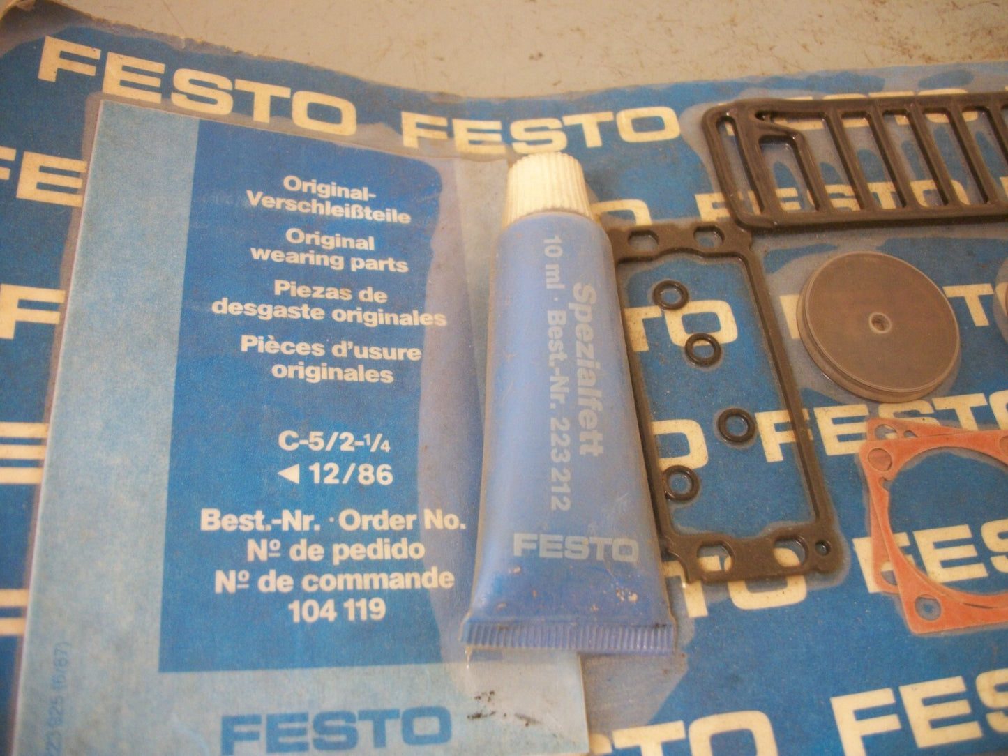 FESTO 104119 PNEUMATIC CYLINDER REPAIR KIT 223212 NEW