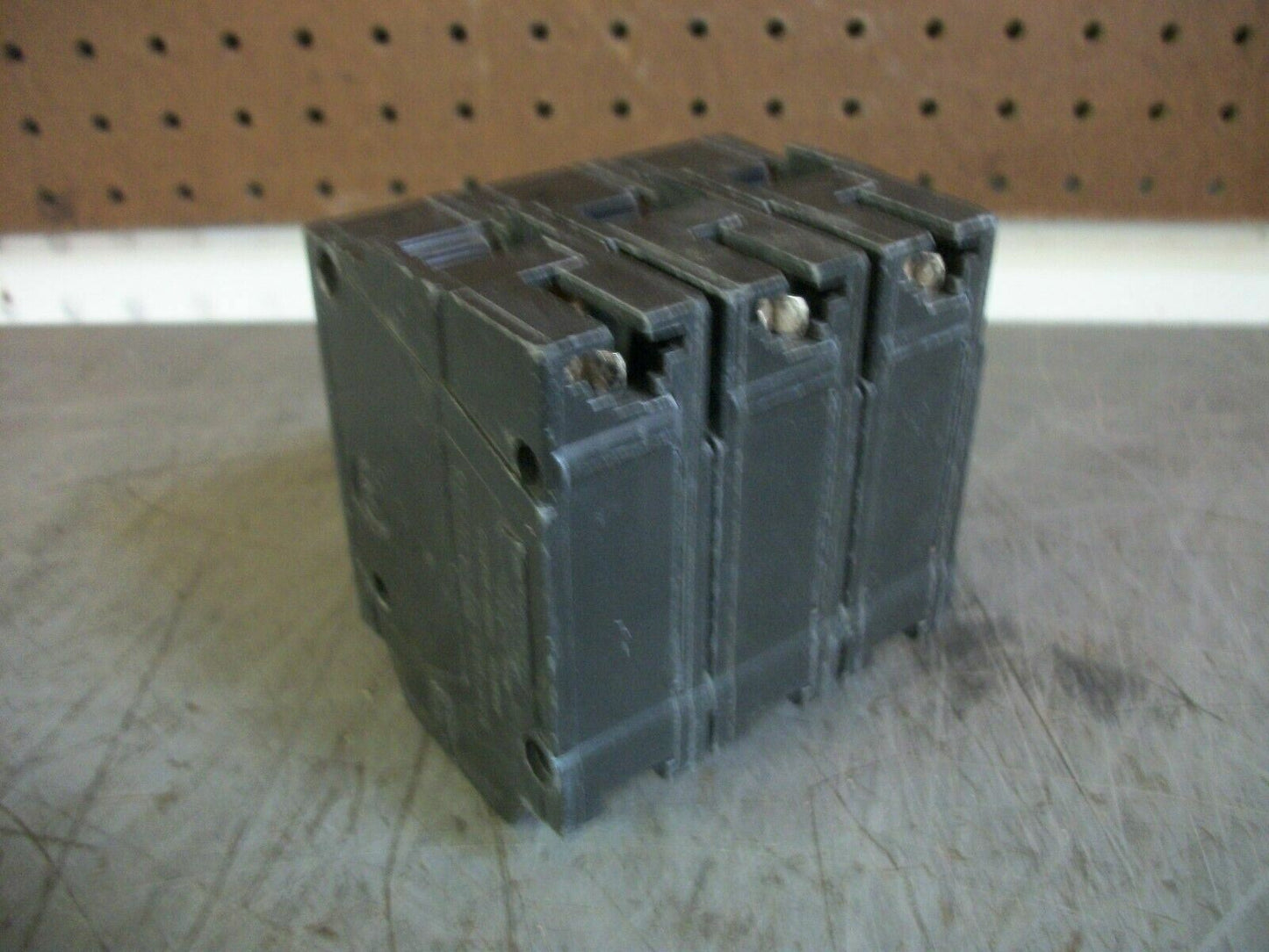 GE THQL CIRCUIT BREAKER THQL32030 30AMP 240VOLT 3POLE OLD