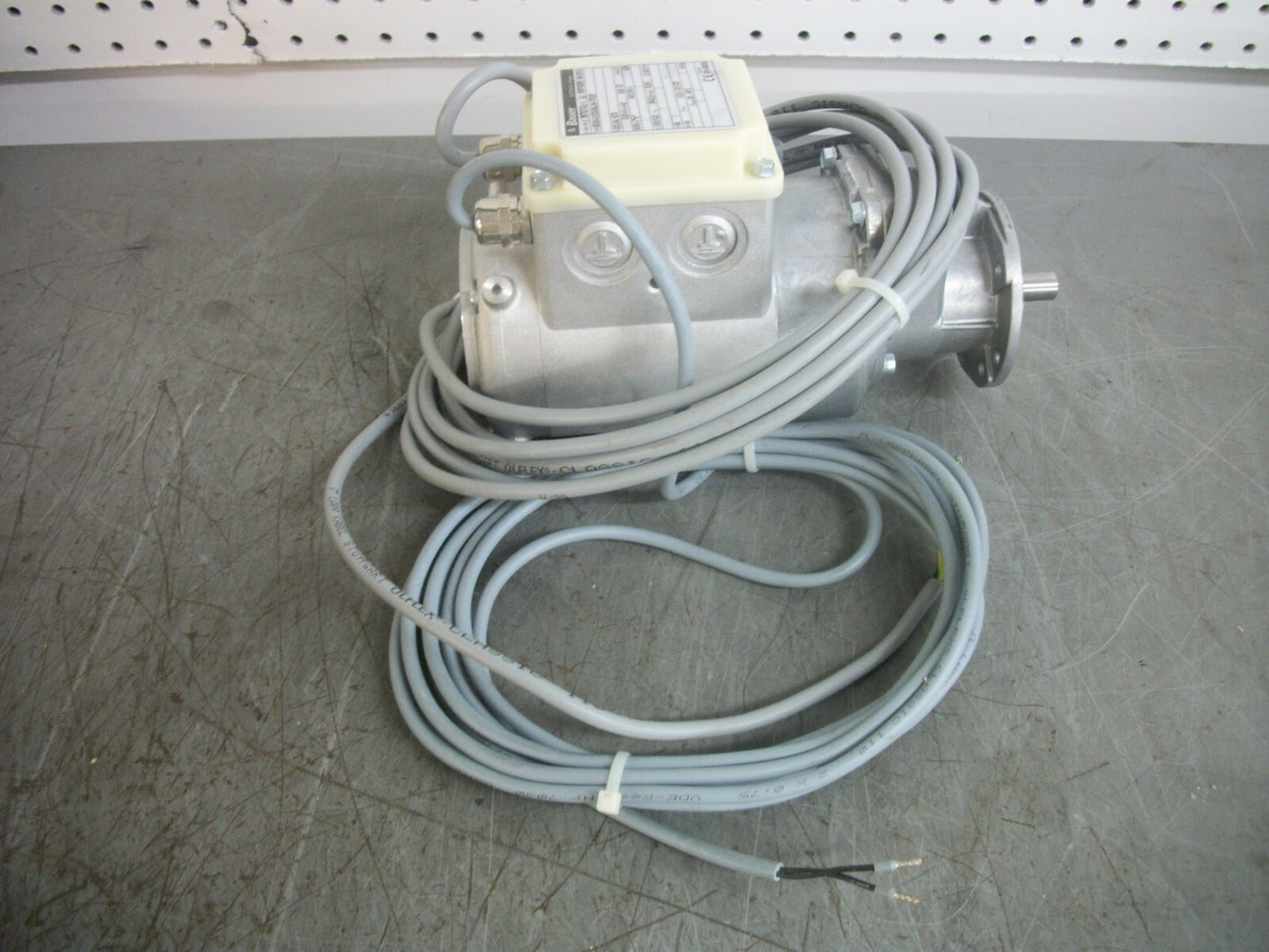 BAUER 0.03KW IP54 GEARMOTOR BG04-31/DU04LA4/TF/SP 42RPM 400VOLT NOB