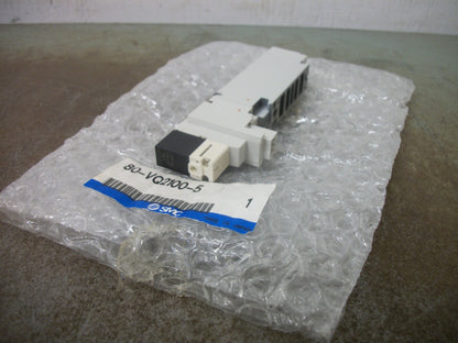 SMC PNEUMATIC SOLENOID VALVE 80-VQ2100-5 0.1-0.7MPa 24VCOIL 1W NEW