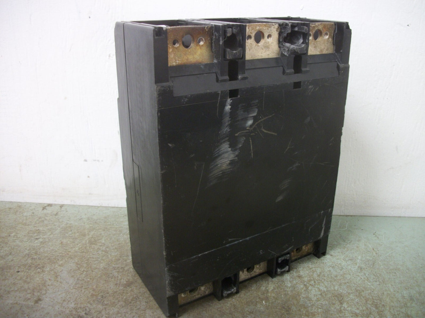 FUJI BU-LSB CIRCUIT BREAKER BU-LSB3F600 600AMP 600VOLT 3POLE W/600A TRIP CHIPPED