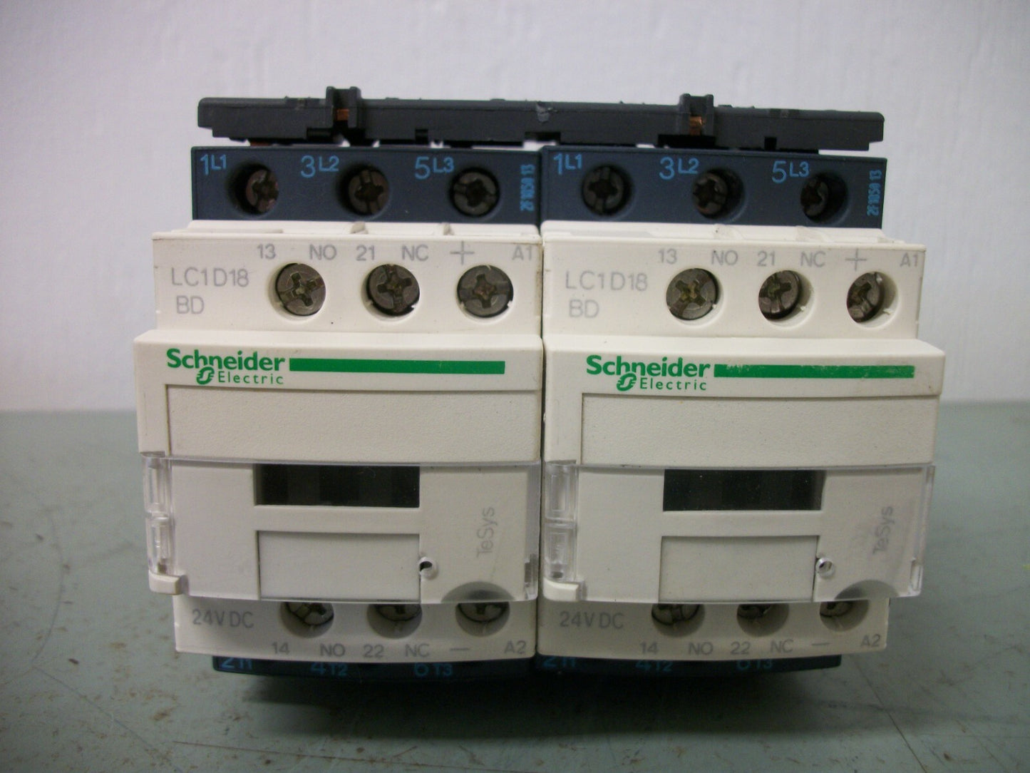 TELEMECANIQUE REV CONTACTOR LC2D18BD 24VCOIL 3PH 600V 15HP