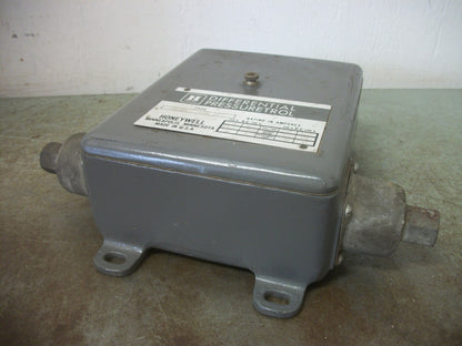 HONEYWELL DIFFERENTIAL PRESSURETROL PRESSURE REGULATOR P606A 1046 2 120/240VOLT