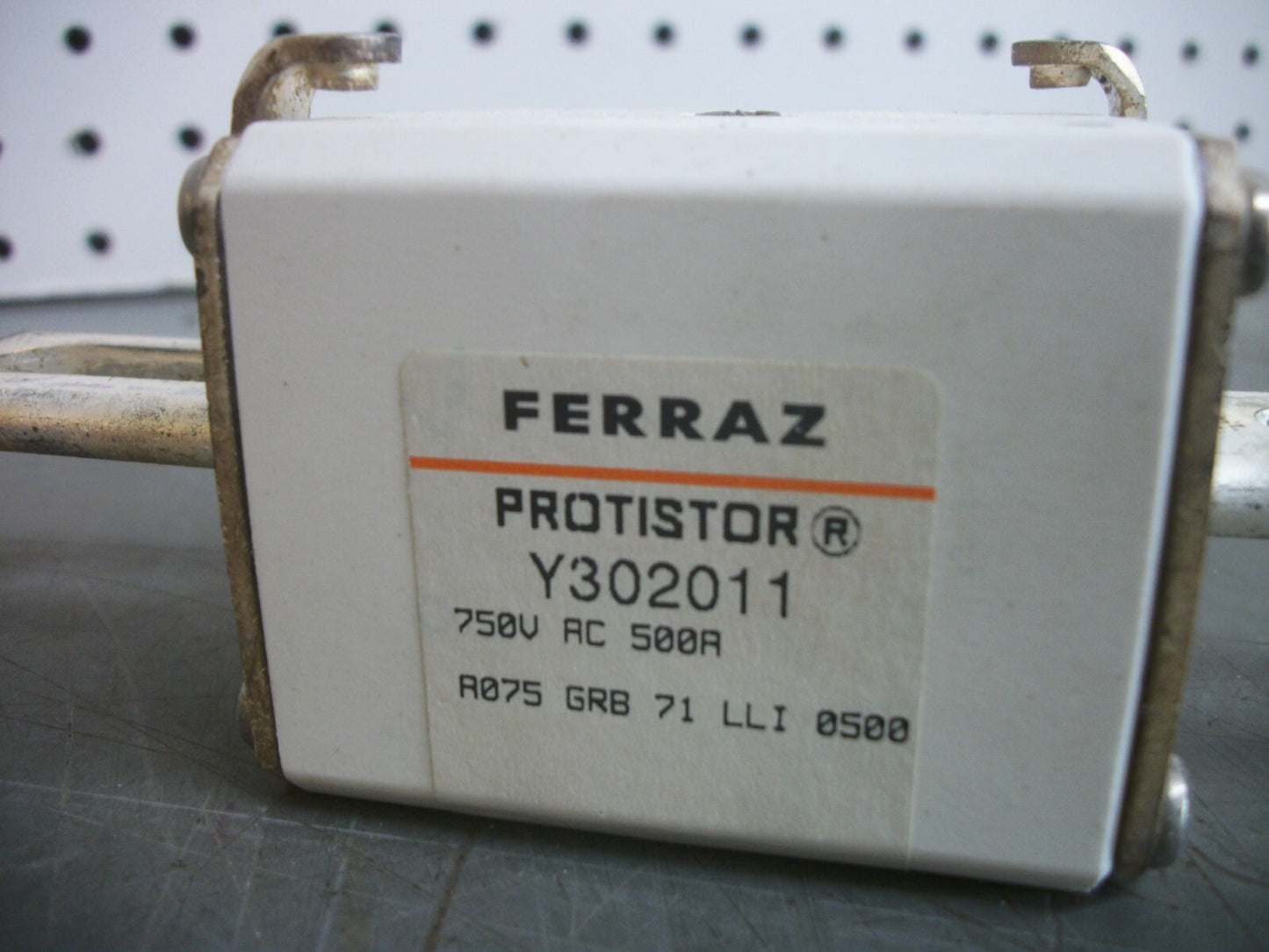 FERRAZ-SHAWMUT PROTISTOR FUSE Y302011 500AMP 750VOLT NOB
