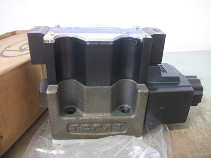 YUKEN SOLENOID OPERATED DIRECTIONAL HYDRAULIC VALVE DSG-03-2B2B-A120-50 NIB