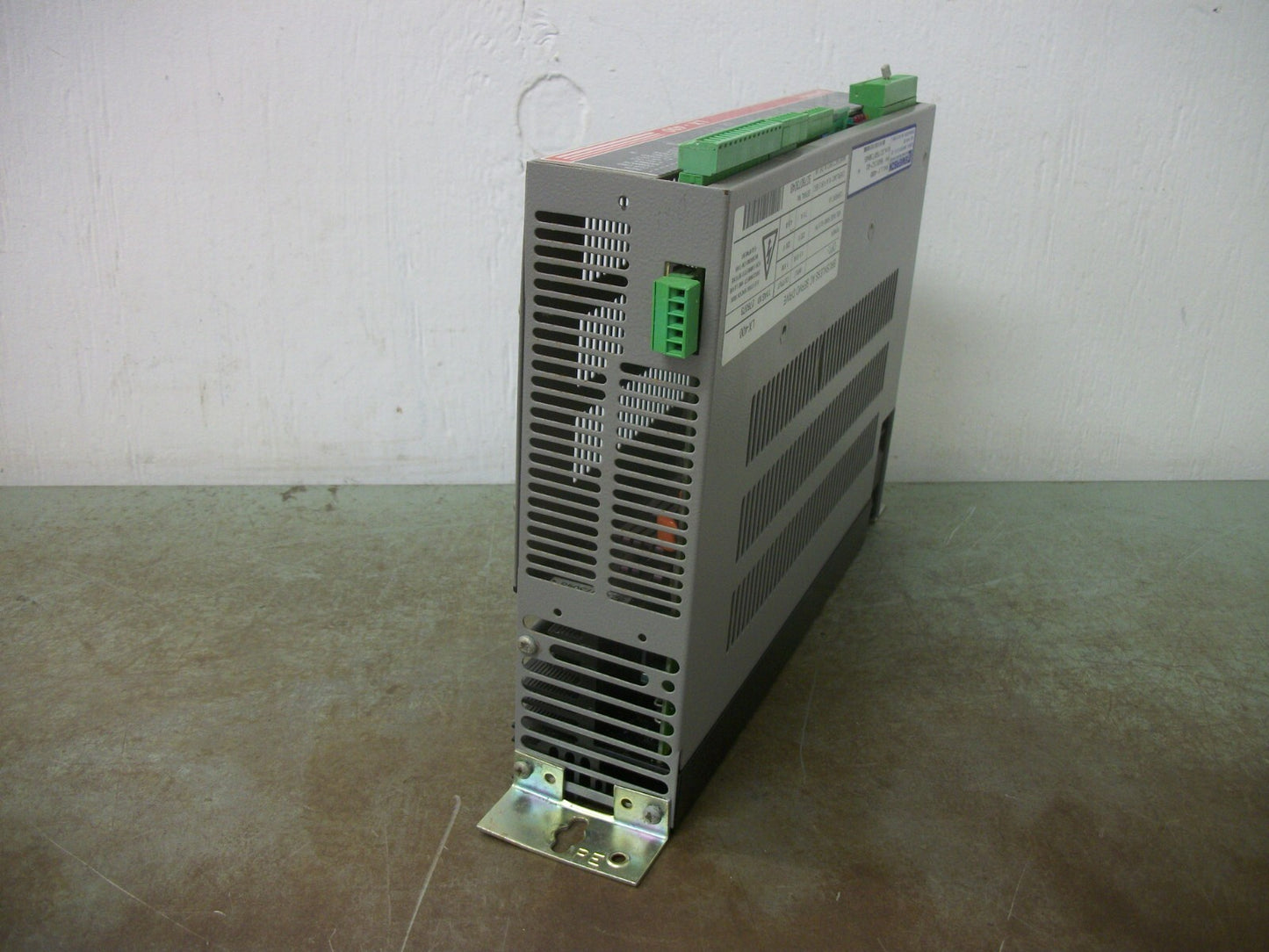 EMERSON LX-400 1KW BRUSHLESS AC SERVO DRIVE 960152-01 220VOLT 3PH 4.5AMP