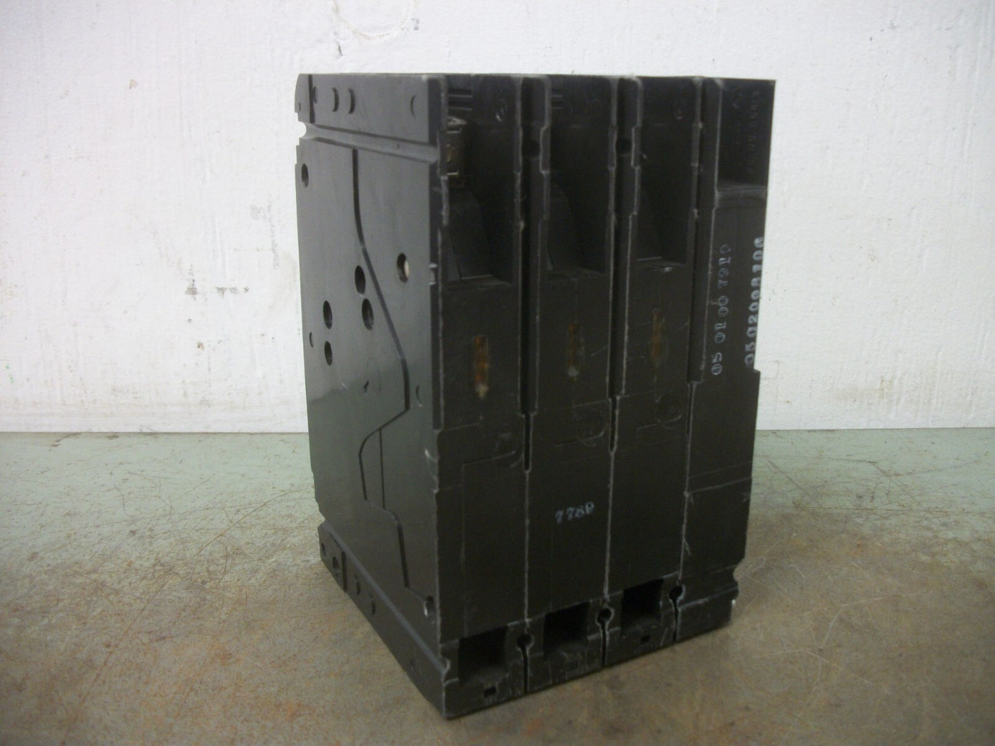SIEMENS ED6-ETI CIRCUIT BREAKER ED63A025 25AMP 600VOLT 3POLE W/AUX