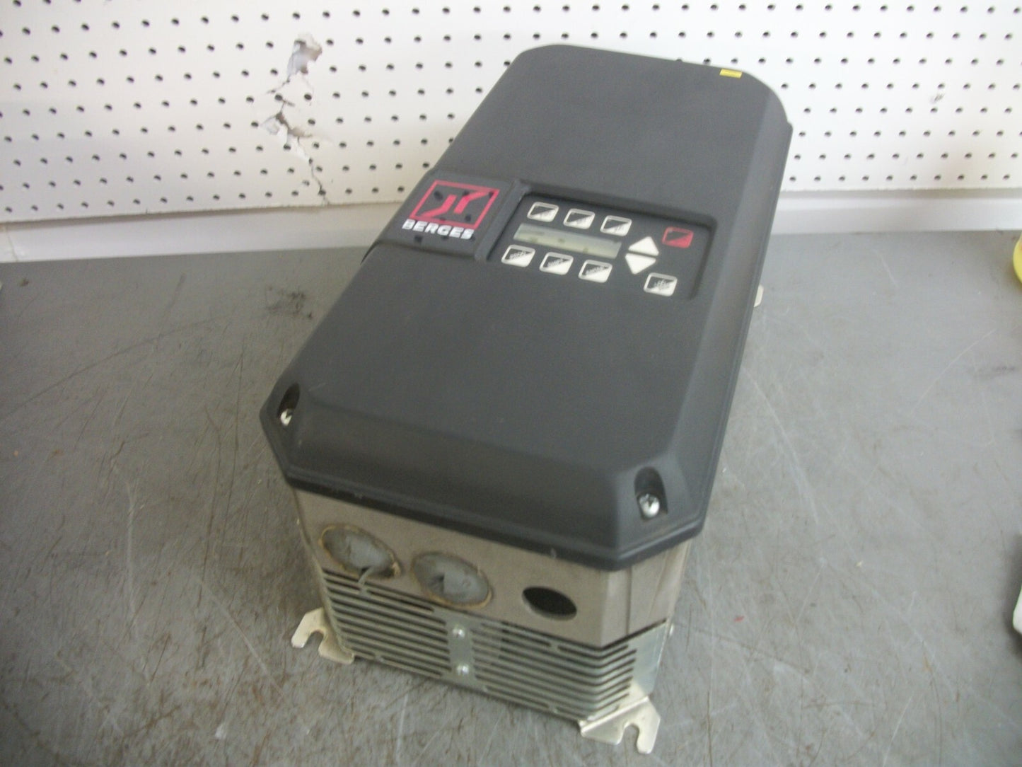 BERGES 8.25KW ELECTRONIC GmbH INVERTER DRIVE ACP6005-5CSLV 400VOLT 14.3AMP