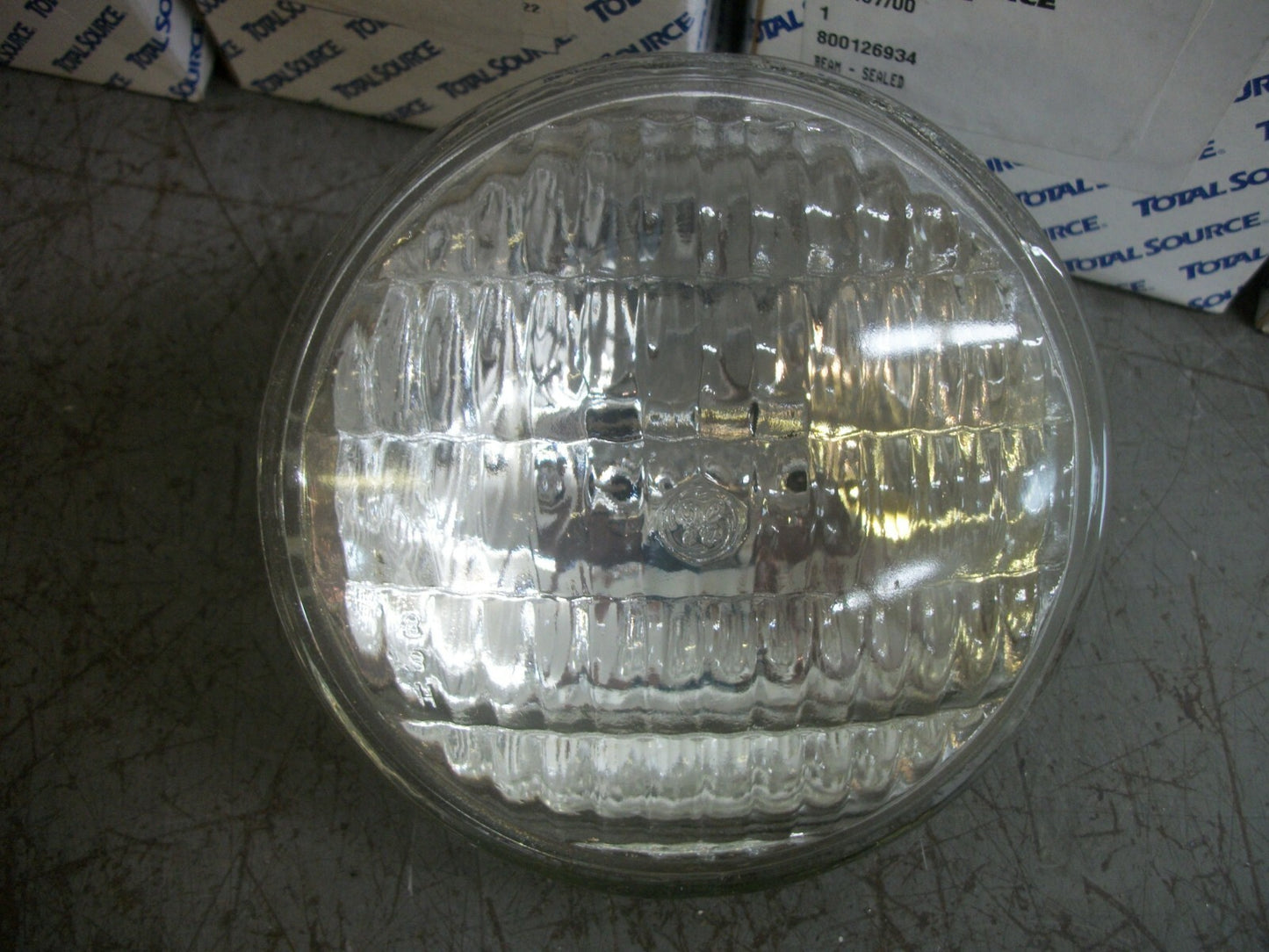 TOTAL SOURCE UNISOURCE LOT OF 8 12VOLT SEALED BEAMS 800126934 NIB