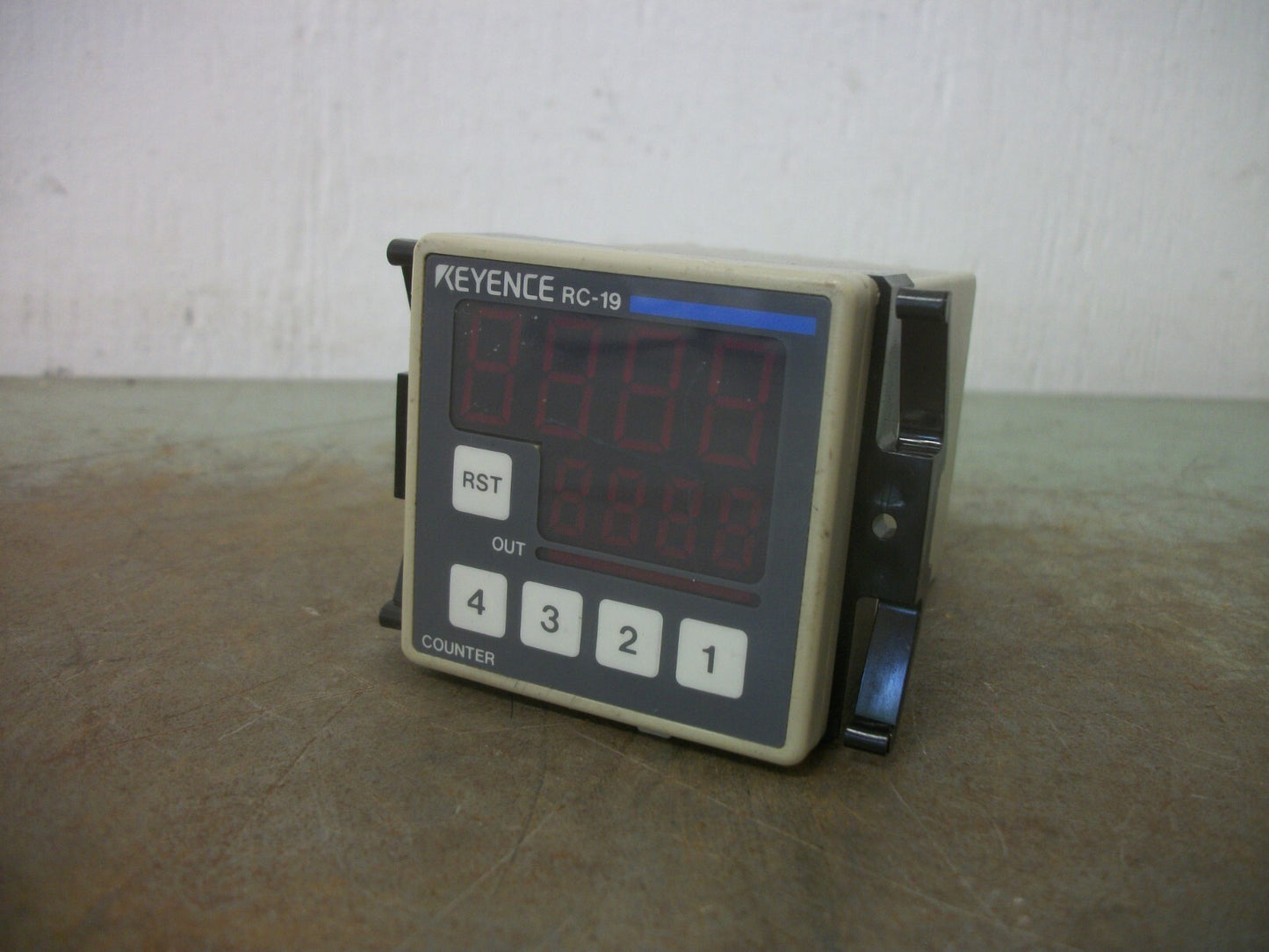 KEYENCE DIGITAL COUNTER UNIT RC-19