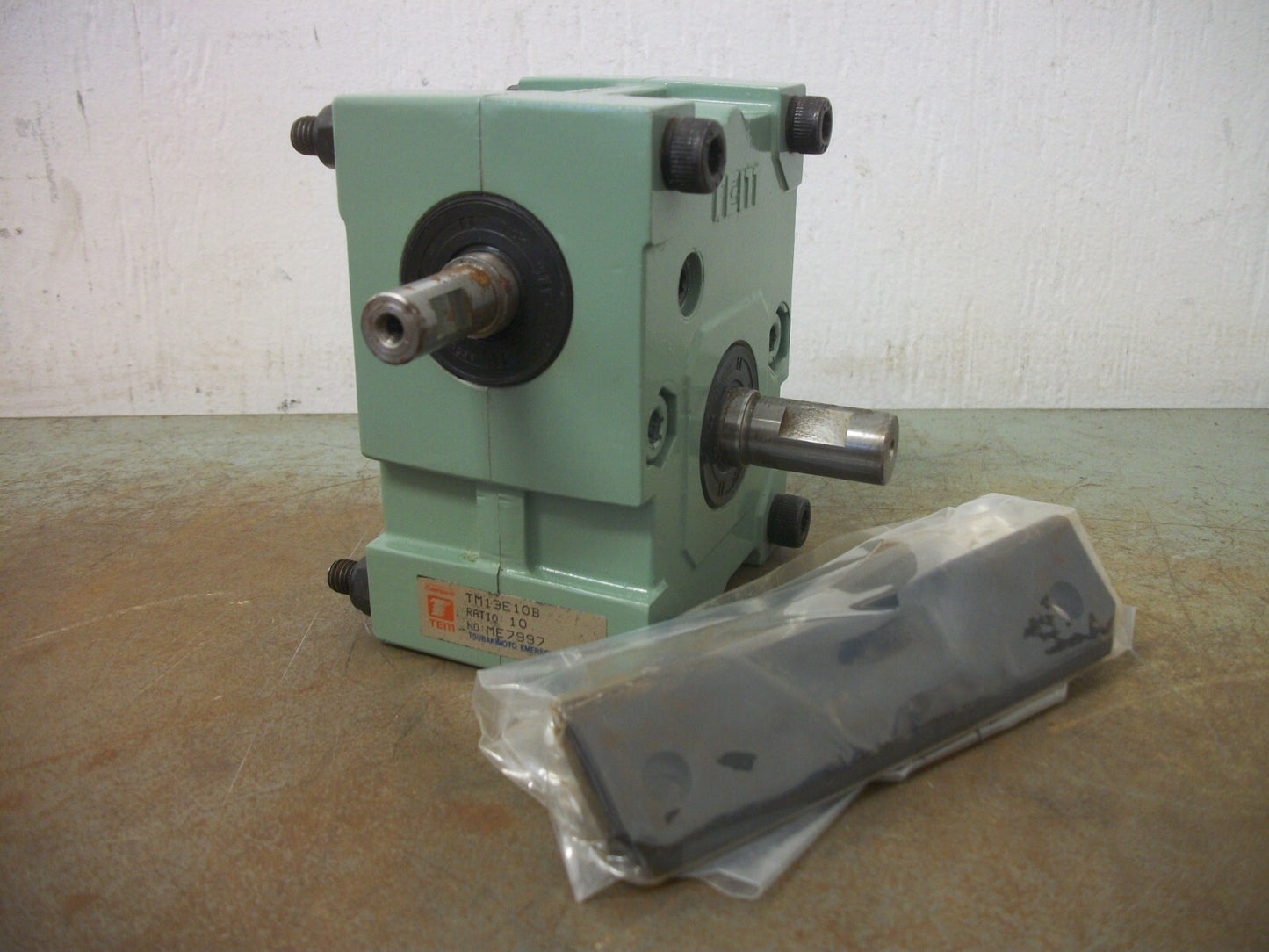 TSUBAKI EMERSON 10:1 RATIO WORM GEAR REDUCER TM13E10B NOB