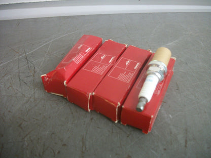 LINDE LOT OF 4 SPARK PLUGS VW101000033AA NIB