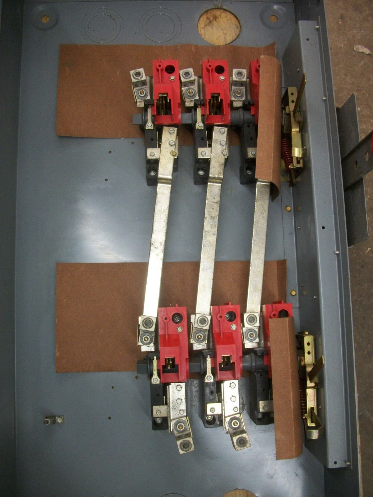 SIEMENS DOUBLE THROW DISCONNECT TYPE 1 NF354DTK 200AMP 600VOLT 3POLE NON-FUSIBLE